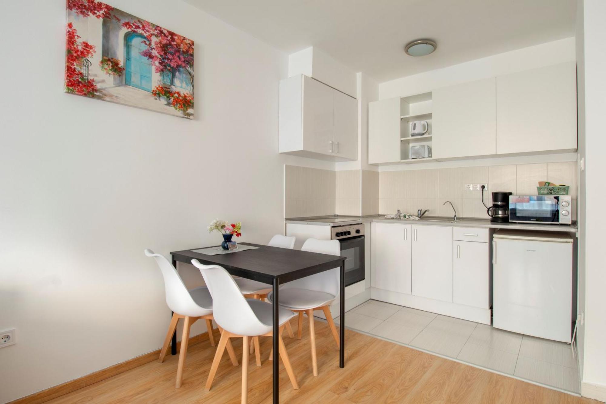 Mono With Free Parking Apartment *